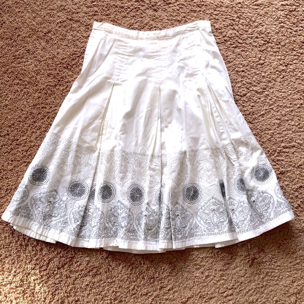 👑Silver/White Skirt w/ Embroidery-Coldwater Creek